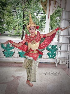 ชุดมโนราห์
