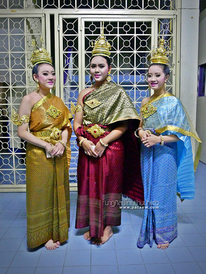 Thai_dress_parade_2